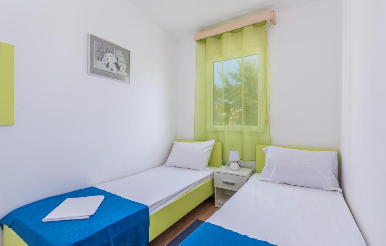 Holiday Park Village Jelovci Kringa Екстериор снимка